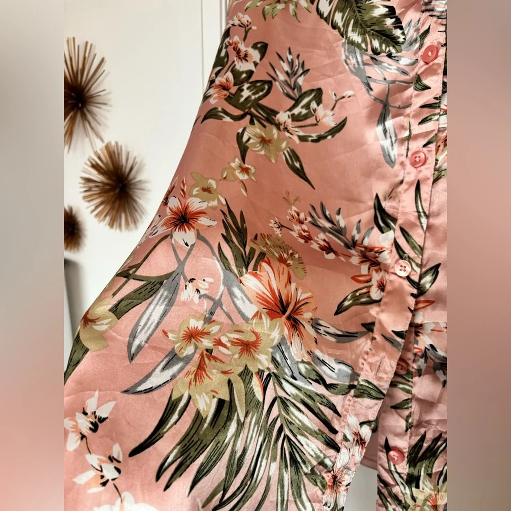 GUESS Floral Pink Satin Blouse XL - Picture 9 of 10